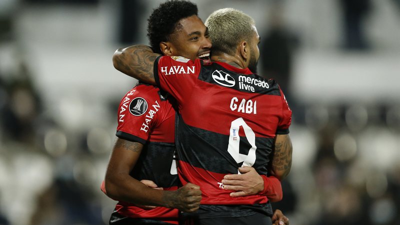 Flamengo é multado por usar ‘apelidos’ em camisas de jogadores contra o Olimpia - Getty Images