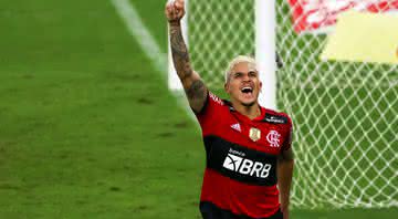 Pedro, jogador do Flamengo comemorando o gol diante do Palmeiras pelo Brasileirão - GettyImages