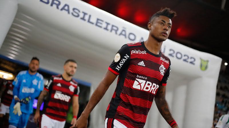 Jogadores do Flamengo, com Bruno Henrique na frente entrando em campo - Gilvan de Souza/Flamengo/Flickr