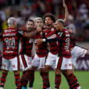 Jogadores do Flamengo comemorando o gol em campo - GettyImages