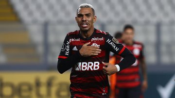 Flamengo recusa ofertas da Premier League por Matheuzinho - GettyImages