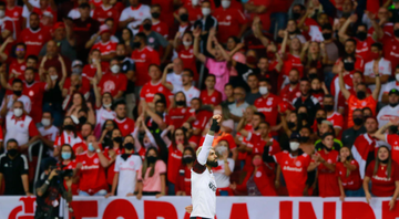 Gabigol, do Flamengo comemorando o gol diante do Internacional pelo Brasileirão - GettyImages
