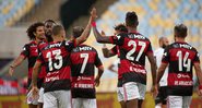 Jogadores em ação com a camisa do Flamengo - GettyImages