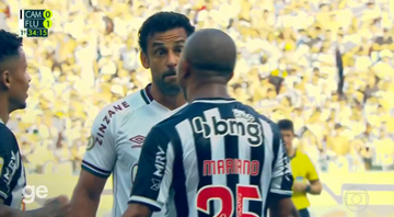 Fred discutindo com o jogador do Atlético-MG depois da polêmica contra o Fluminense - Transmissão TV Globo