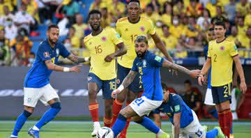 Gabigol, Neymar e Paquetá disputam bola com a Colômbia - Getty Images