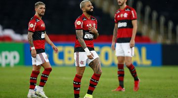 Atacantes do Flamengo e Bayern de Munique trocam presentes autografados - GettyImages