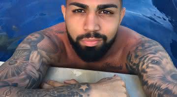 Jogador do Flamengo tem erro em uma de suas principais tatuagens - Instagram