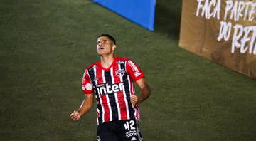 Gabriel Sara comemorando gol - Getty Images