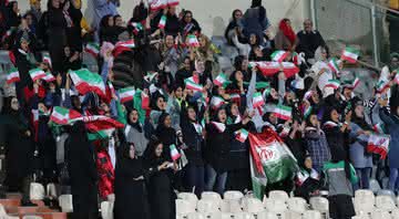 Torcedoras iranianas no estádio - Getty Images