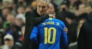 Tite abraça Neymar Jr. - Getty Images