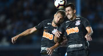 Avelar, do Corinthians, revela que assiste vídeos de Van Dijk e Sergio Ramos para atuar como zagueiro - GettyImages
