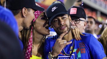 Neymar e Anitta já foram flagrados aos beijos - GettyImages