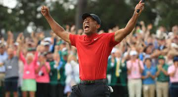 Tiger Woods em comemoração de mais uma vitória - Getty Images