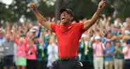 Tiger Woods em comemoração de mais uma vitória - Getty Images