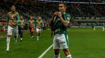 Dudu comemorando gol pelo Palmeiras - GettyImages