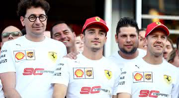 Chefe da Ferrari classifica disputa entre Leclerc e Vettel como vantagem para a equipe - GettyImages