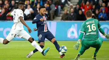 Neymar Jr goleia na partida pelo Campeonato Francês - GettyImages