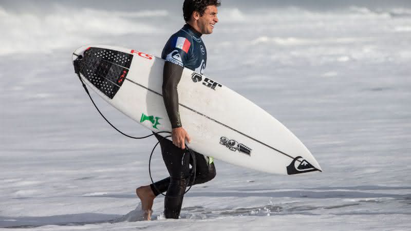 Jeremy Flores foi o primeiro francês a vencer dentro de casa no Mundial de Surfe - GettyImages