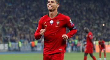Cristiano Ronaldo é o jogador que mais recebe com publicidade no meio virtual - Getty Images
