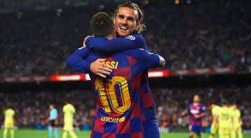 Messi e Griezmann comemorando gol do Barcelona - GettyImages