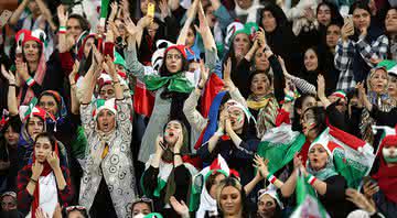 Mulheres iranianas voltam a frequentar estádio - Getty Images
