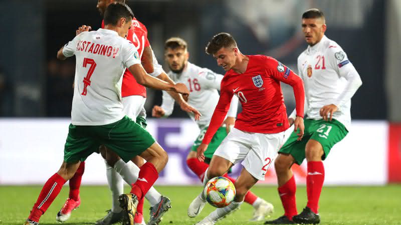 Jogo entre Inglaterra e Bulgária foi marcado por atos de intolerância - Getty Images