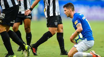 Thiago Neves ajoelhado, em partida entre Cruzeiro x Atlético-MG - GettyImages