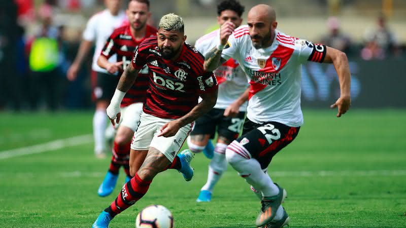 Zagueiro cometeu a falha que deu o gol de virada para o Flamengo - GettyImages