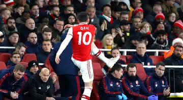 Ozil está fora da equipe do Arsenal para a Europa League - Getty Images