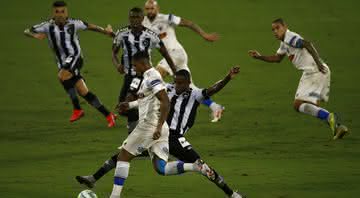 Emiliano Díaz vê falhas no Botafogo: “Estão fazendo gols com facilidade” - GettyImages