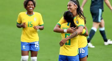 Jogadoras do Brasil comemorando gol - GettyImages