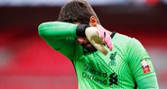 Alisson pode desfalcar o Liverpool por seis semanas - Getty Images