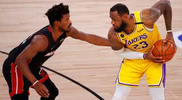Jimmy Butler diz que Heat precisará de ‘confiança alta’ para vencer os Lakers no jogo 5 das Finais da NBA - GettyImages