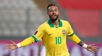 Neymar Jr deixa marcas dos pés para calçada da fama do Maracanã - GettyImages