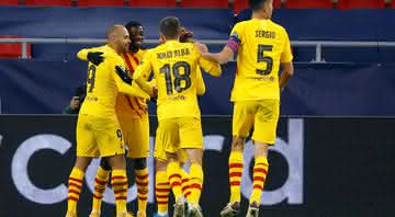 Jogadores do Barcelona comemorando gol - GettyImages