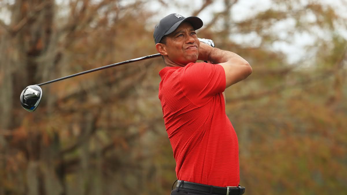 Astro do golfe Tiger Woods sofre acidente de carro nos EUA 