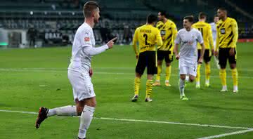Borussia Mönchengladbach e Borussia Dortmund duelaram na Bundesliga - GettyImages