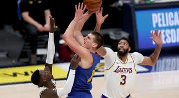 NBA: Com triplo-duplo, Jokic lidera vitória dos Nuggets sobre os Lakers - GettyImages
