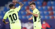 Llorente comemora gol junto ao argentino Angel Correa - Getty Images