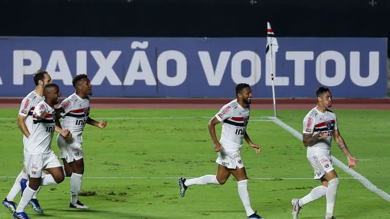 Jogadores do São Paulo comemoram gol contra o Palmeiras - Getty Images