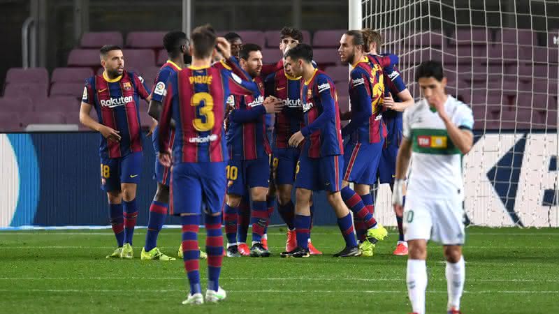 Messi comemorando gol com a camisa do Barcelona - GettyImages