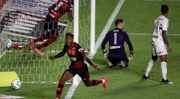 São Paulo e Flamengo duelaram no Brasileirão - GettyImages