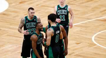 Com grande atuação coletiva, Celtics reagem no fim e vencem Raptors - GettyImages