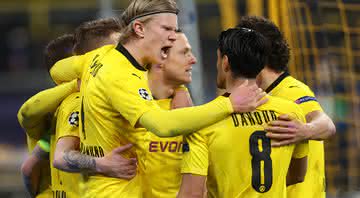 Jogadores do Borussia comemoram primeiro gol de Haaland na partida - Getty Images