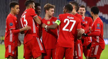 Jogadores do Bayern de Munique reunidos após o gol - GettyImages