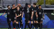 Jogadores da Alemanha comemorando gol na partida contra a Islândia - Getty Images