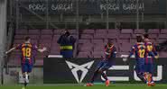 Dembélé e os companheiros comemorando o gol da vitória do Barça - Getty Images