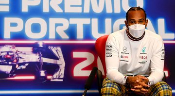 Hamilton durante coletiva para o GP de Portugal - GettyImages