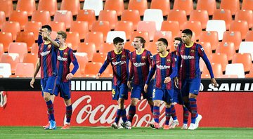Jogadores do Barcelona comemoram gol sobre o Valencia - GettyImages