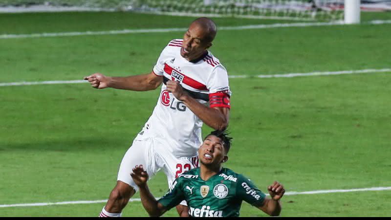 Miranda em dividida com Rony, do Palmeiras - GettyImages